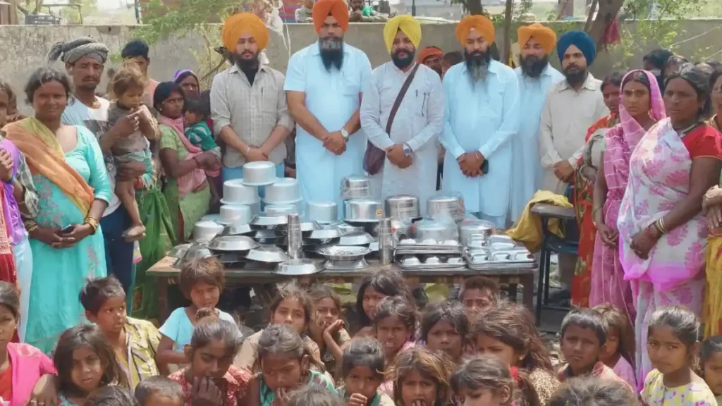 SGPC ਵੱਲੋਂ Barnala fire victims ਗਰੀਬ ਪਰਿਵਾਰਾਂ ਦੀ ਸਹਾਇਤਾ ਕੀਤੀ 3 SGPC ਵੱਲੋਂ Barnala fire victims ਗਰੀਬ ਪਰਿਵਾਰਾਂ ਦੀ ਸਹਾਇਤਾ ਕੀਤੀ Barnala fire victims 19 Barnala fire victims
