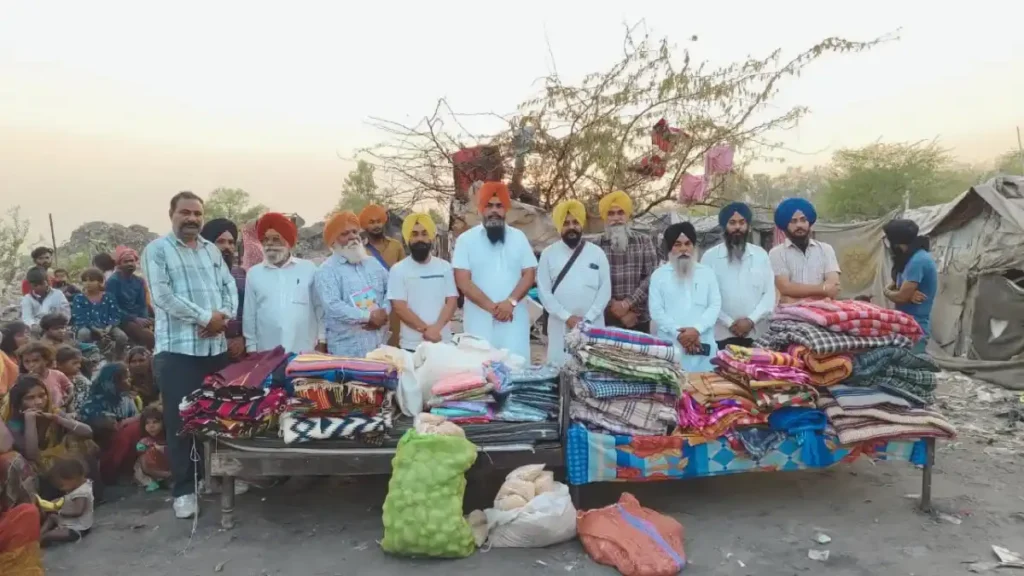 SGPC ਵੱਲੋਂ Barnala fire victims ਗਰੀਬ ਪਰਿਵਾਰਾਂ ਦੀ ਸਹਾਇਤਾ ਕੀਤੀ 2 SGPC ਵੱਲੋਂ Barnala fire victims ਗਰੀਬ ਪਰਿਵਾਰਾਂ ਦੀ ਸਹਾਇਤਾ ਕੀਤੀ Barnala fire victims 58 11zon Barnala fire victims